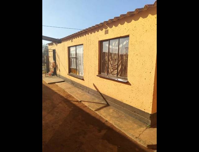 3 BEDROOM HOUSE FOR SALE IN MOLELEKI